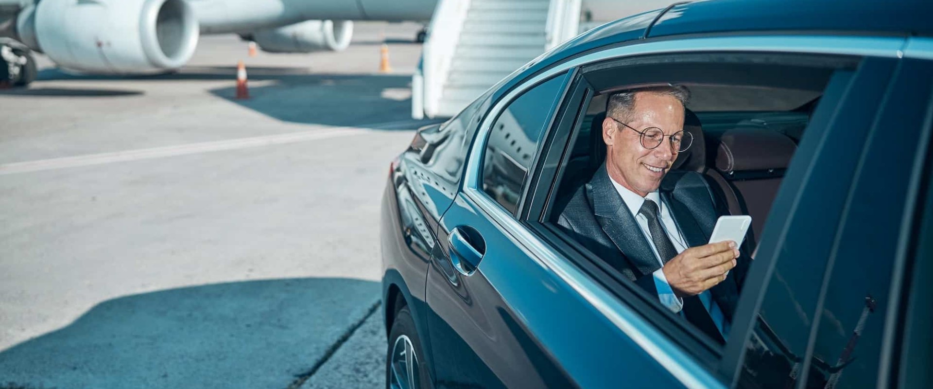 Flight Tracking and Adjustments for Luxurious Airport Transportation Services in Maryland