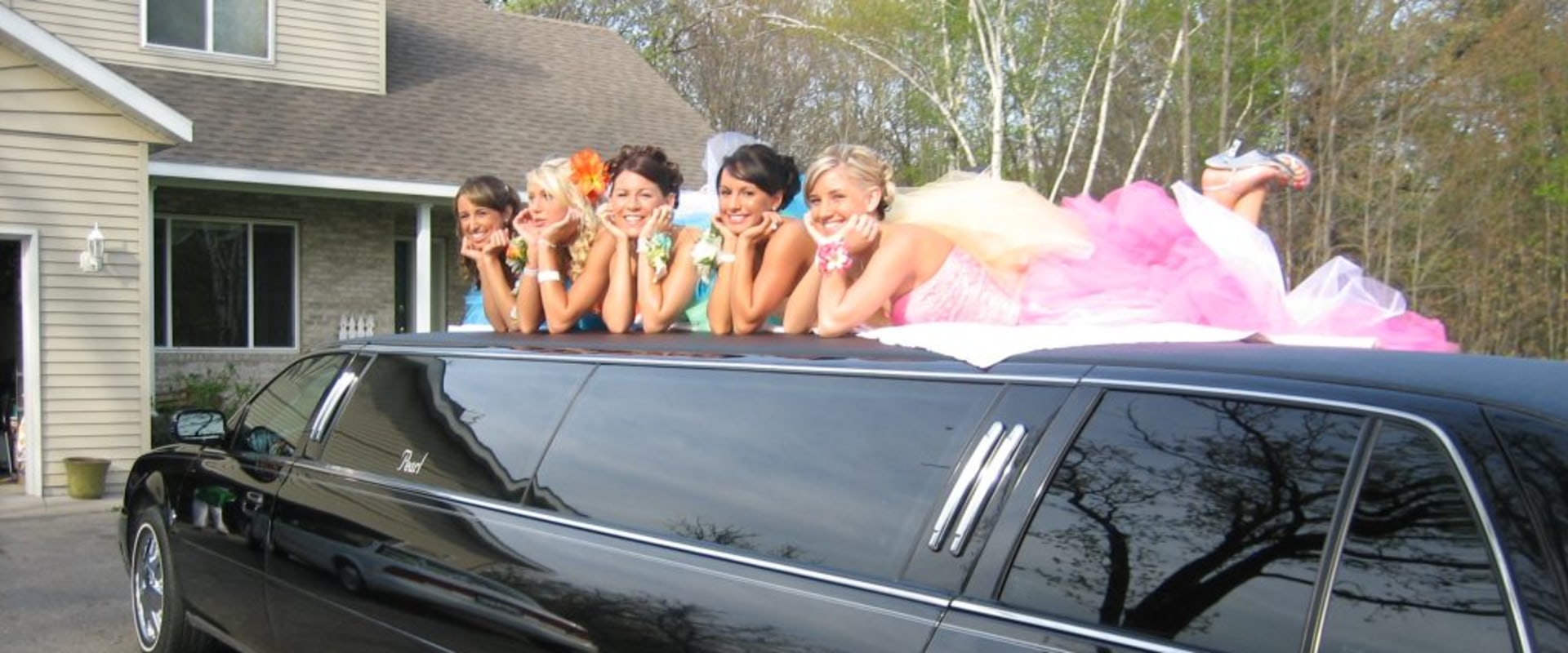 A Luxurious Ride: All About Prom Limos