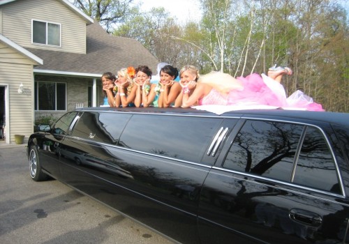A Luxurious Ride: All About Prom Limos